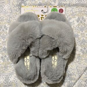 Jessica Simpson Grey Fur Slippers Size Small 6 / 7 - $38 retail